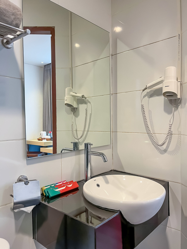 Bathroom 4