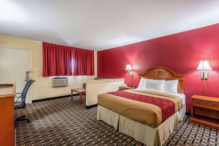 Bedroom 3, Econo Lodge Inn & Suites Santa Rosa, Guadalupe