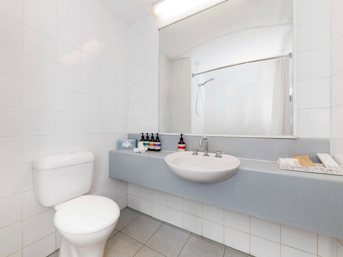 Bathroom 4, Mercure Kakadu Crocodile Hotel, Jabiru