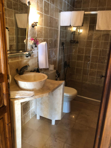 Bathroom 5, Likya Yolu Palas, Kale