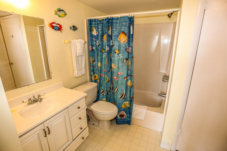 Bathroom, Estero Beach and Tennis 1001a, Lee