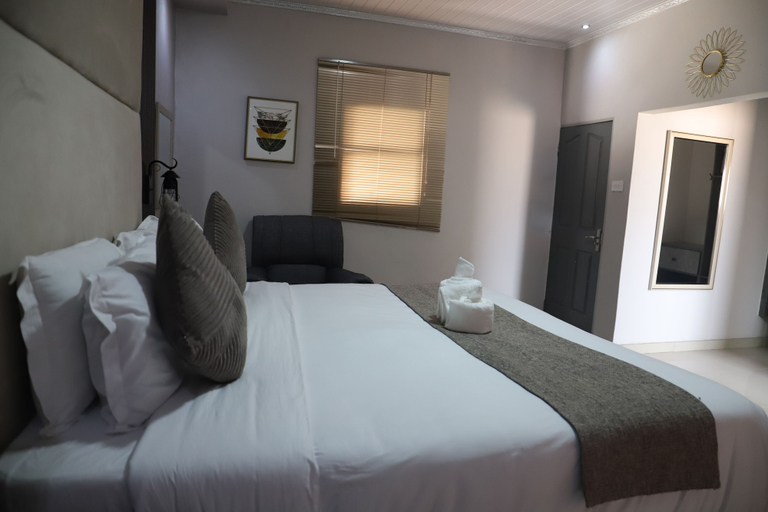 Bedroom 5, Dikukama Executive Hotel, Tshabong