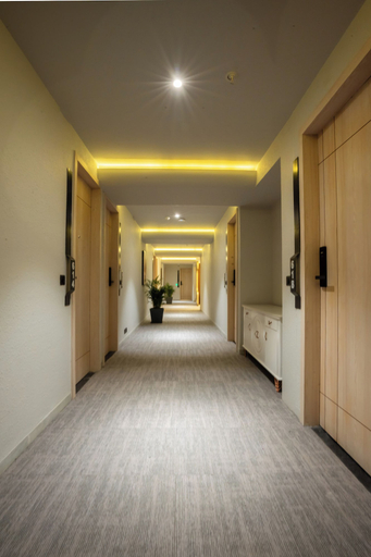 Others 5, Hotel Bellevue, Gandhinagar