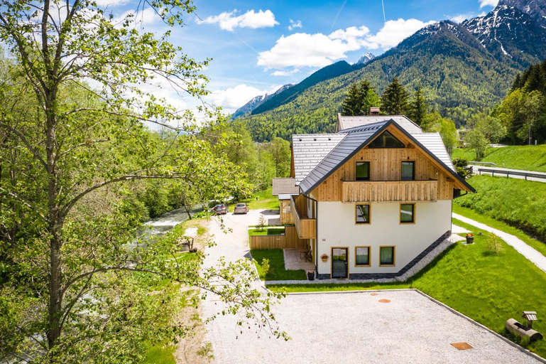 2, HISA KOSOBRIN, Kranjska Gora