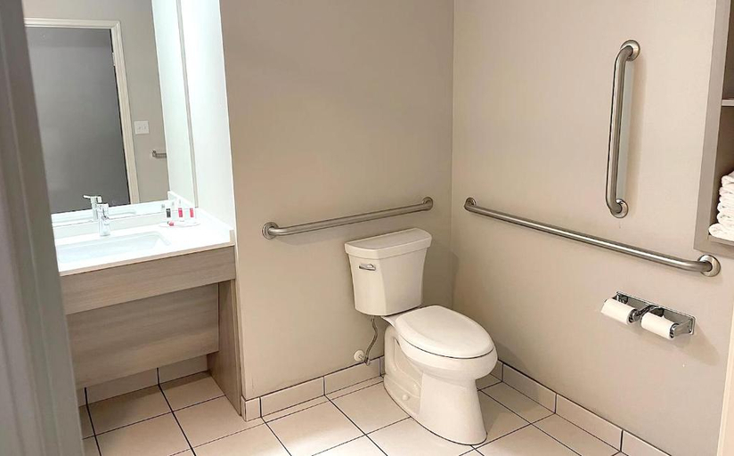 Bathroom 4, Spark by Hilton Rochester South, Olmsted