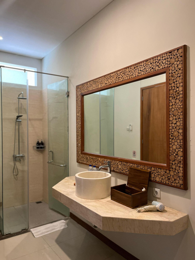 Bathroom 23