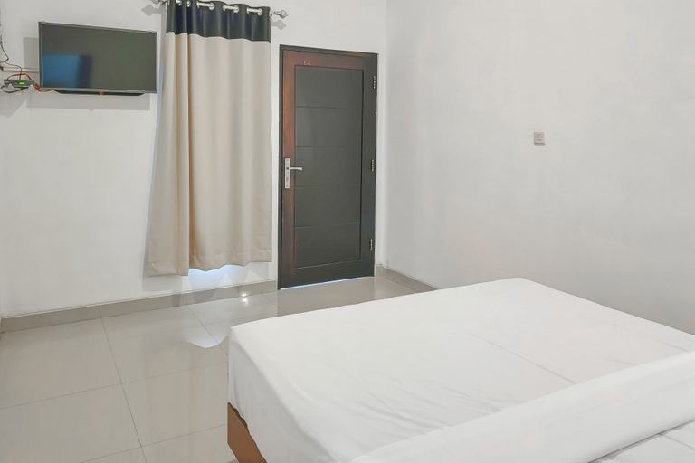 Bedroom 2, Joglo Guest House Syariah Mitra RedDoorz, Tegal