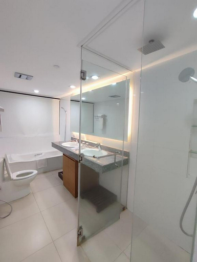 Bathroom 4, Pontefino Hotel, Batangas City