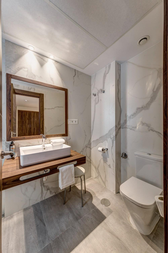 Bathroom 3, Hotel La Florida, Sevilla