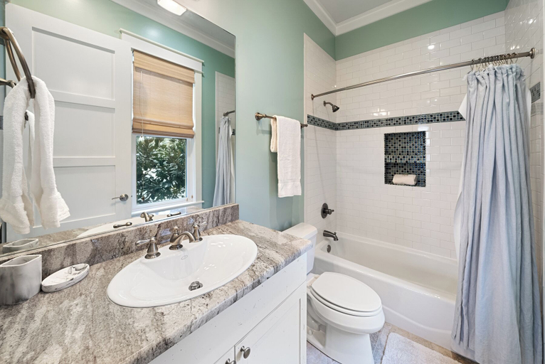 Bathroom 3, All Decked Out, Walton
