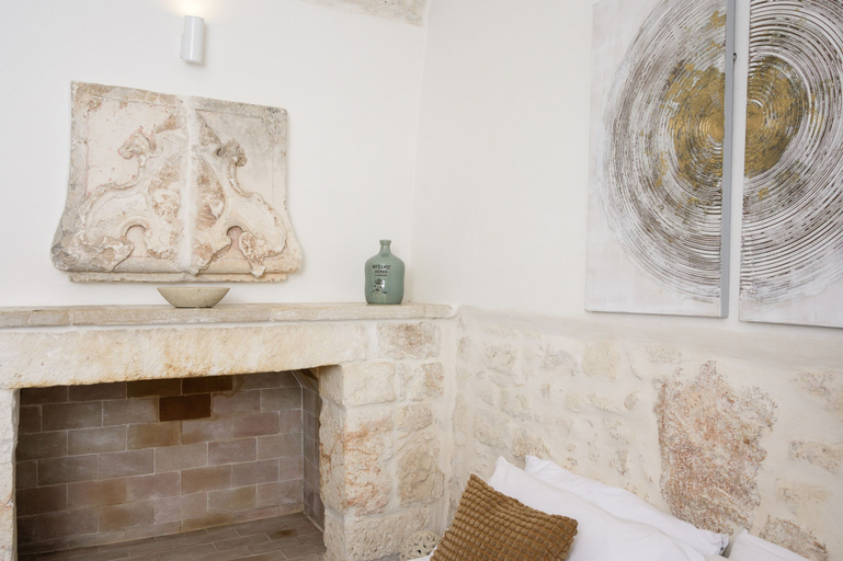 Room 2, 19 White Luxury Suite With Jacuzzi by Wonderful Italy, Brindisi