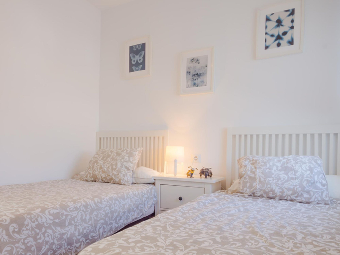 Room 4, Real de la Barrosa 46 13629, Cádiz