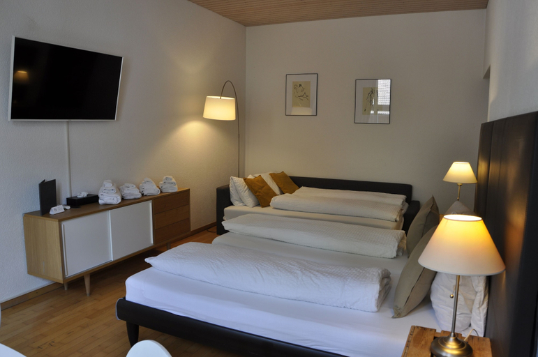 Bedroom 4, Hotel zum Hirschen, Brugg