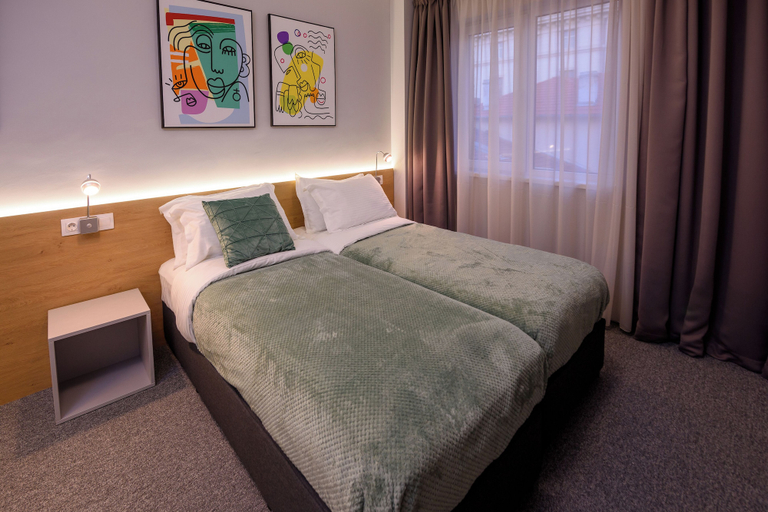Bedroom 3, LOCATION HOTEL, Stolichna