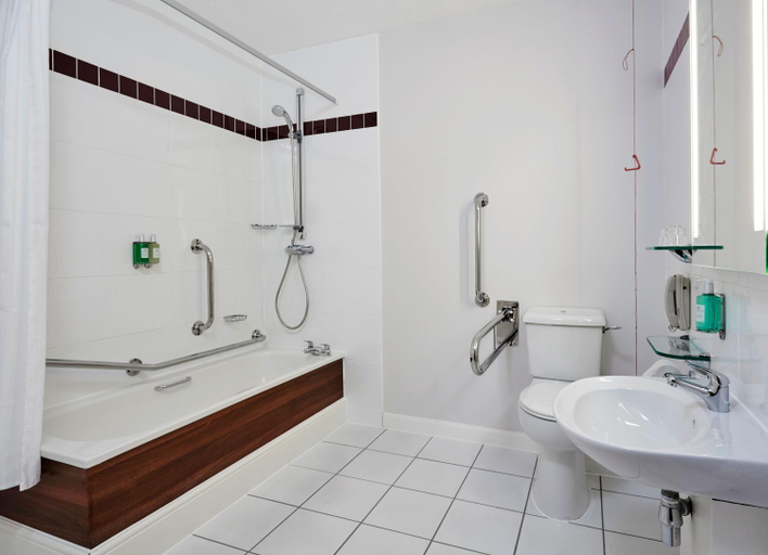 Bathroom, Leonardo Hotel Milton Keynes, Milton Keynes