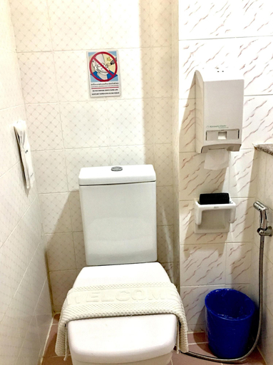 Bathroom 4, Phunyanuch Hotel, Hua Hin