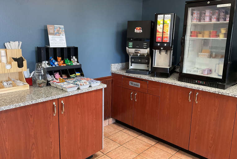 Food & Drinks 5, Baymont by Wyndham Petoskey, Emmet