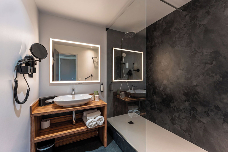 Bathroom 5, Hotel Fleur d'Epée, Le Gosier