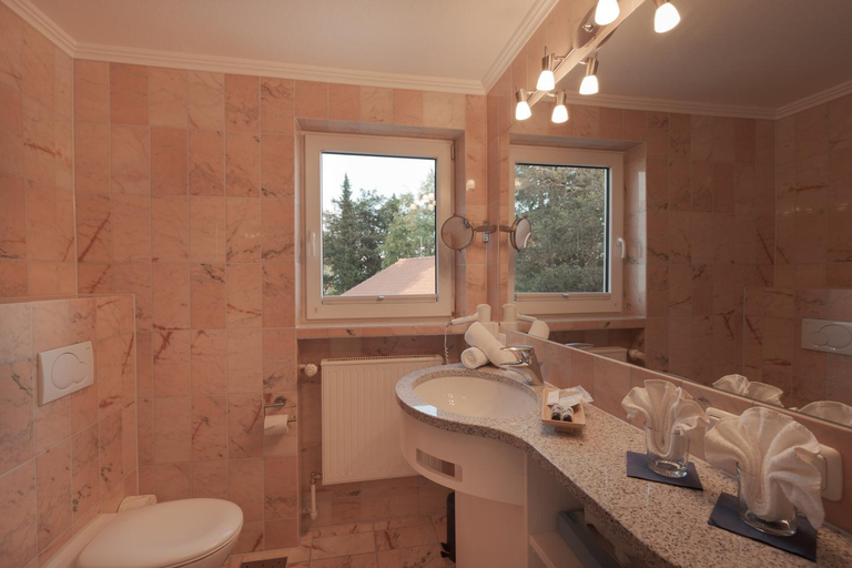 Bathroom 2, Mittelburg Wellnesshotel, Oberallgäu