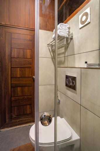 Bathroom 5, Eterno Camellia and Elettaria Luxury Resort, Idukki