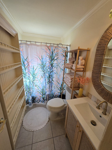 Room 5, 4 Bedroom Studio Luxury Suite, Lee