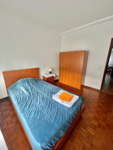 Others 2, Quarto de Casal Acolhedor, Almada