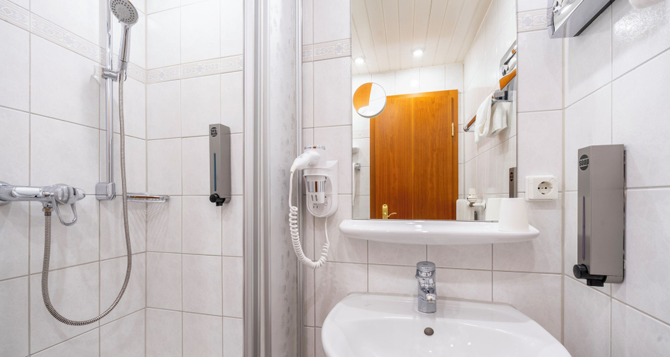 Bathroom 3, PLAZA Hotel Buchhorner Hof, Bodenseekreis