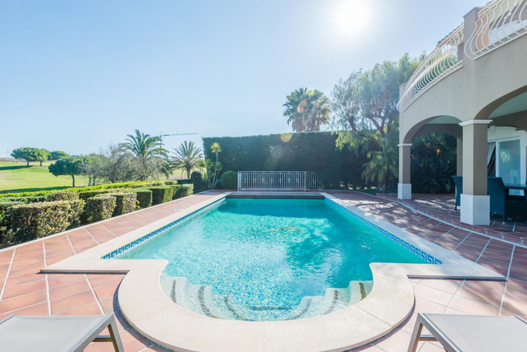 Room 4, Boavista Golf and Spa Resort - Luxury Villa, Lagos