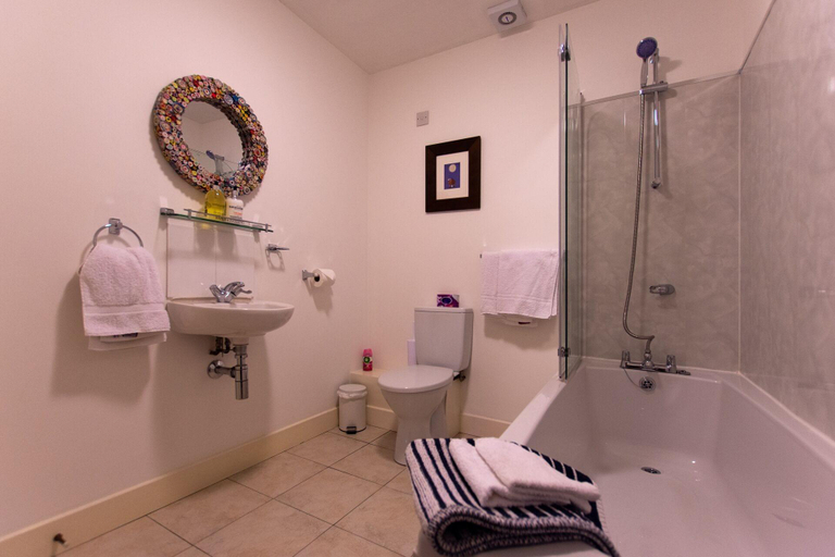 Bathroom 4, My Way Guest House, Durham