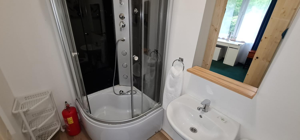 Shower 3, Apartmany Orlova, Karviná
