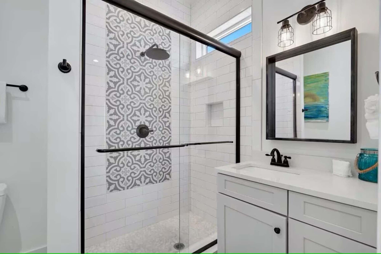 Bathroom 4, Lil' Tip Sea, Baldwin