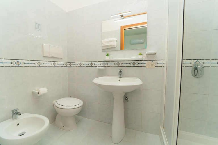 Bathroom 5, Tra i Monti, Salerno