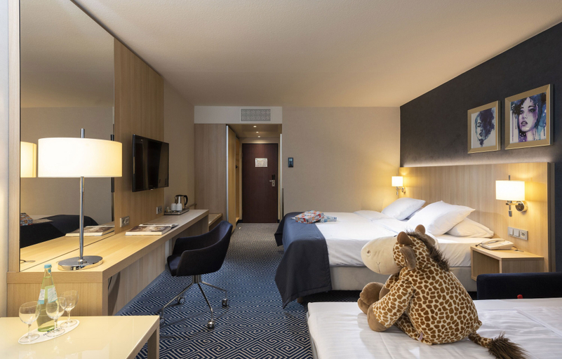 Bedroom 3, Maritim Hotel Würzburg, Würzburg