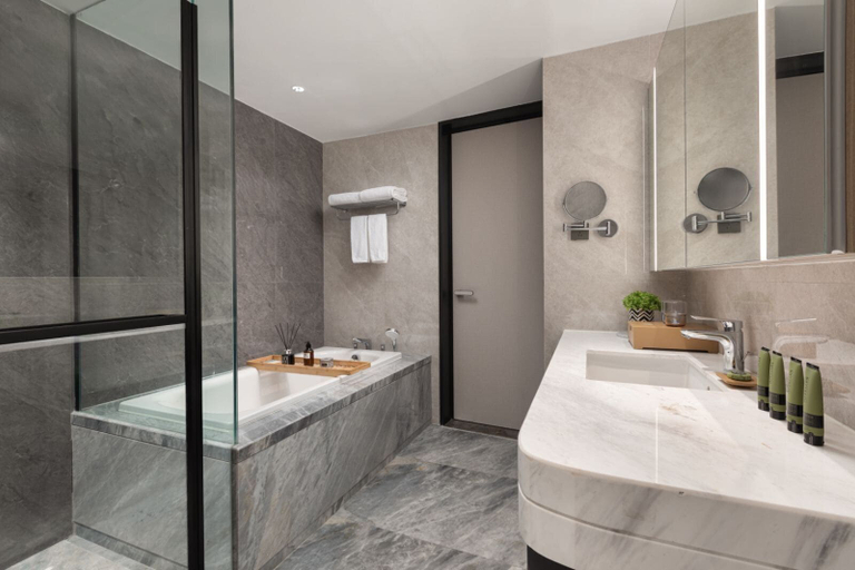 Bathroom 10