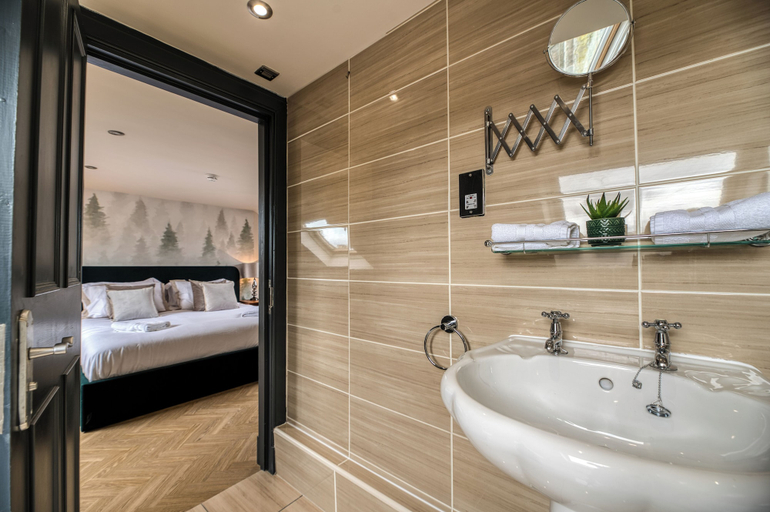 Bathroom 3, ApartNest Auchterarder, Perthshire and Kinross