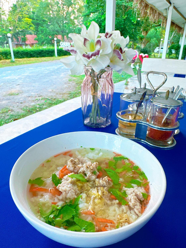 Food & Drinks 4, The Golden View Resort Bee Garden, Suan Phung