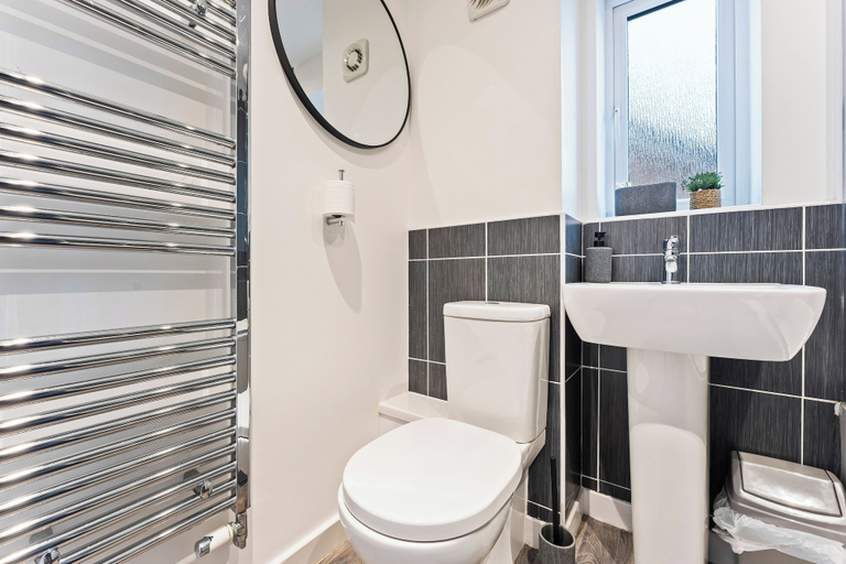 Bathroom 4, City Centre House.Parking.Sofa Bed.WIFI, Coventry