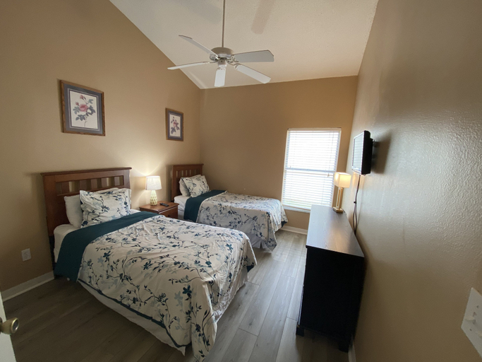 Bedroom 2, 2029 Morning, Lake