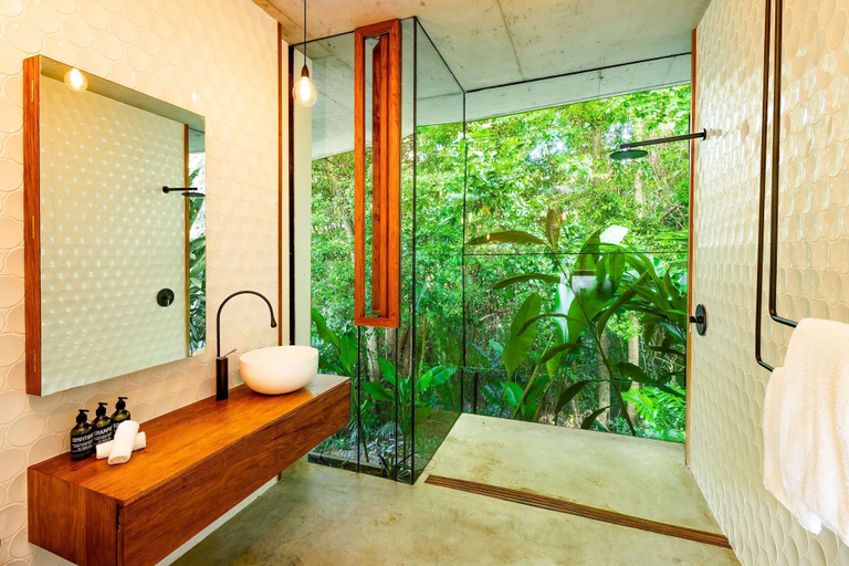 Room 4, The Planchonella House - Eco Stay de Luxe, Cairns