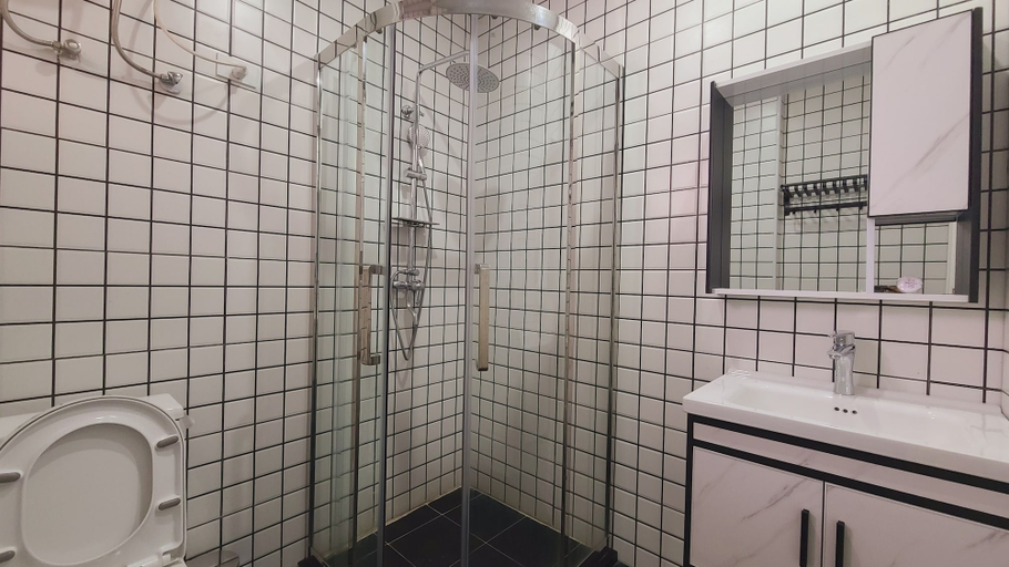 Bathroom 4, nahusenay hotel, Addis Abeba