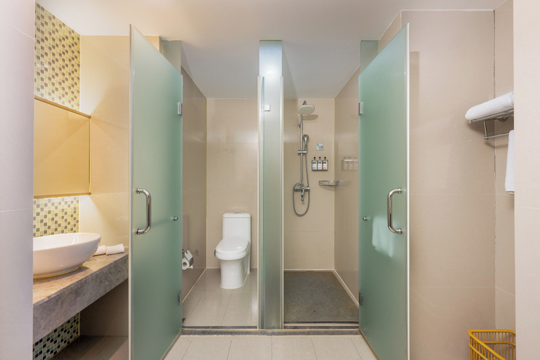 Bathroom 5, Holiday Inn Express HANGZHOU HUANGLONG by IHG, Hangzhou