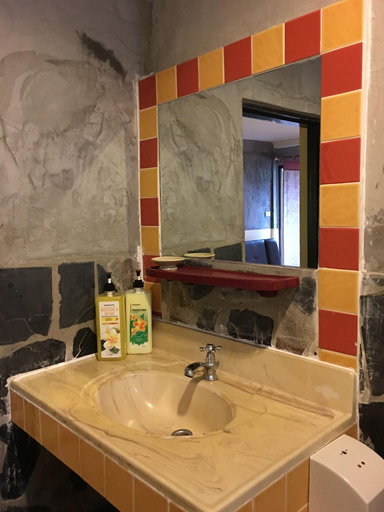 Bathroom 5, Phunyanuch Hotel, Hua Hin