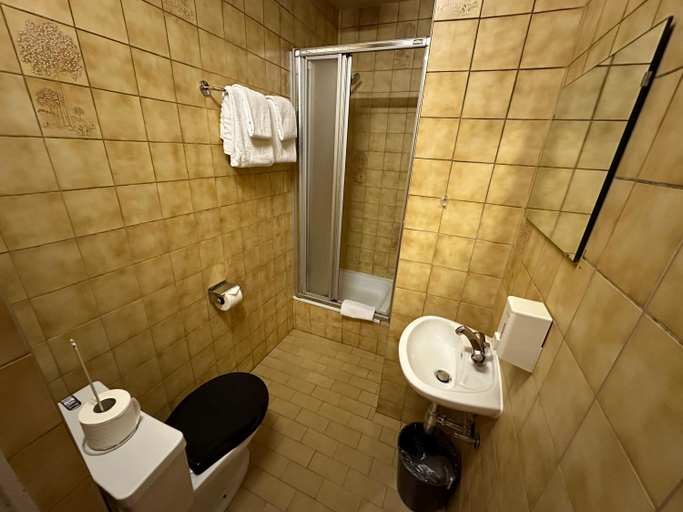 Bathroom 4, Hotel Des Tourelles, Genève