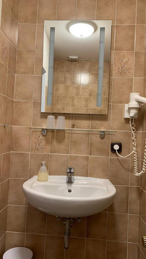 Bathroom 3, Hotel Zrenners GARNI, Tirschenreuth