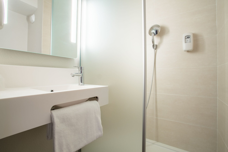Bathroom 4, B&B HOTEL ANNEMASSE Saint-Cergues, Haute-Savoie
