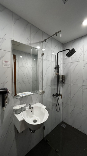 Bathroom 5, d'primahotel Harmoni Jakarta - Hayam Wuruk, Central Jakarta