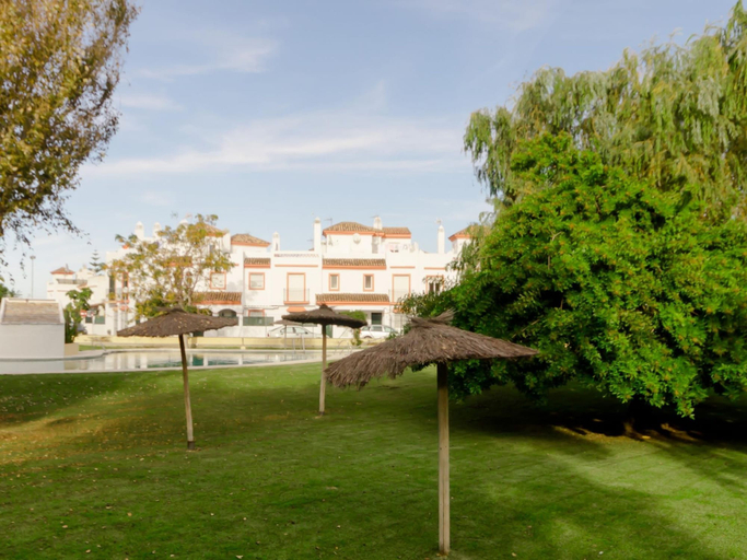 Room 2, Apartaclub 14116 in Chiclana, Cádiz