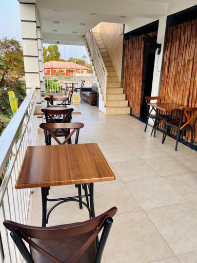 Food & Drinks, Van Der Salle, Accra
