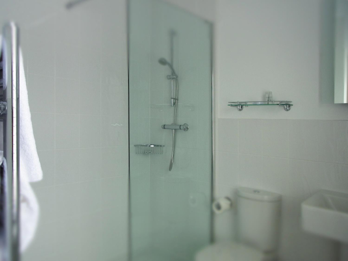 Bathroom 3, Abergavenny Hotel, Monmouthshire