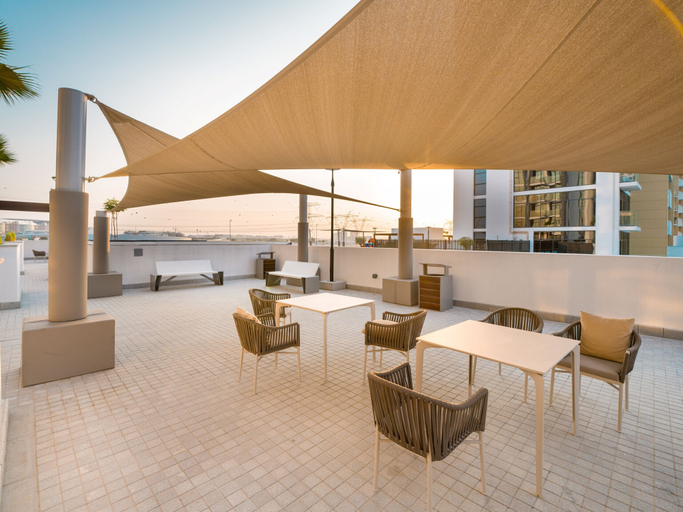 Food & Drinks, Easygo- STU in Lavish com Azizi Riv9,08, Dubai